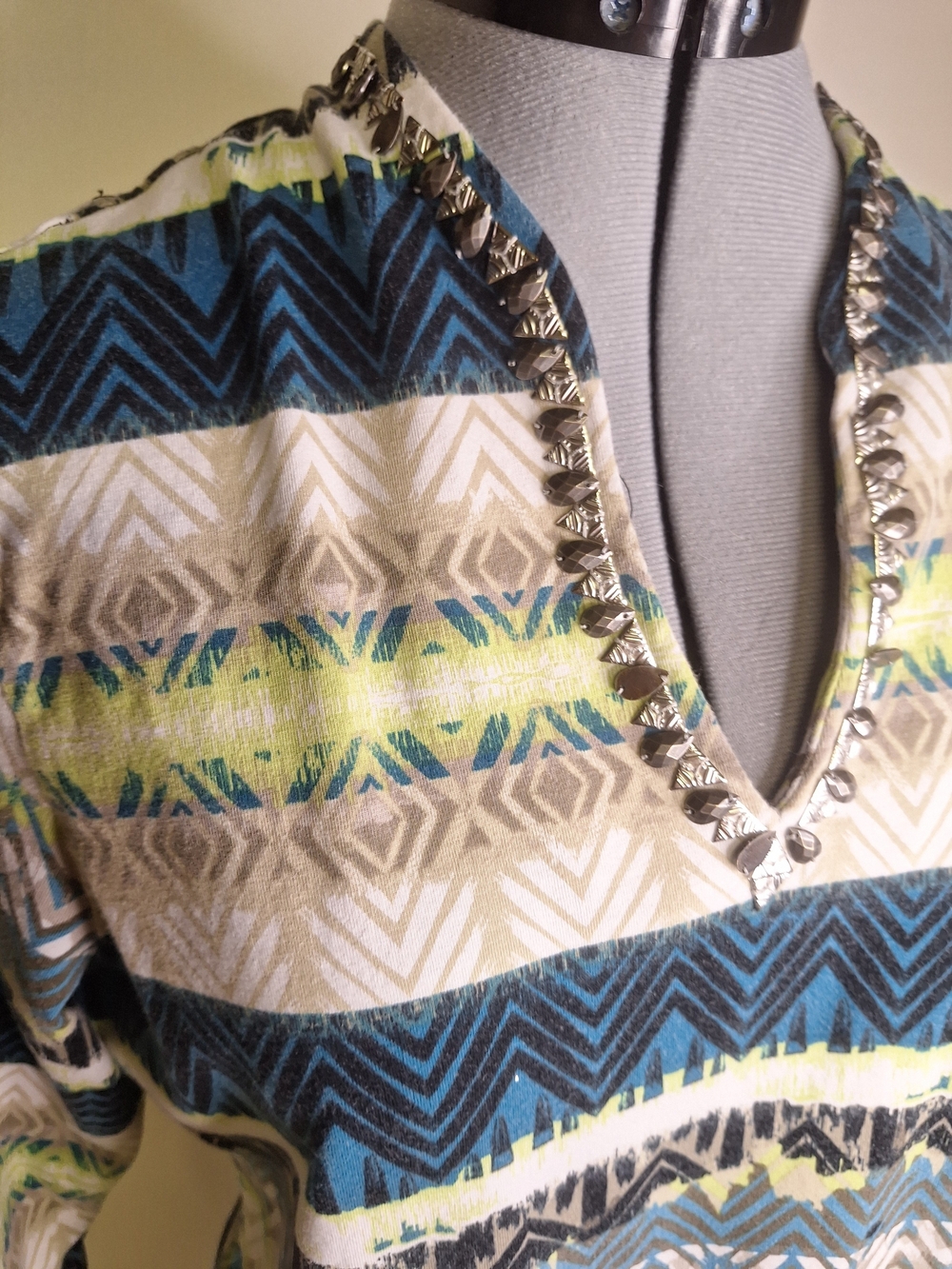 Ruby Rd. Stud-Trim V-Neck Tunic in Teal, Lime & Cream Size Med